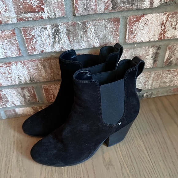 Rag & Bone Dixon $495 Women's Chelsea Heeled Booties - Picture 2 of 4